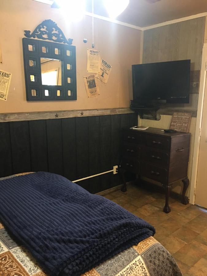 Acorn Hideaways Canton Rustic Old West Frontier Suite Exterior photo