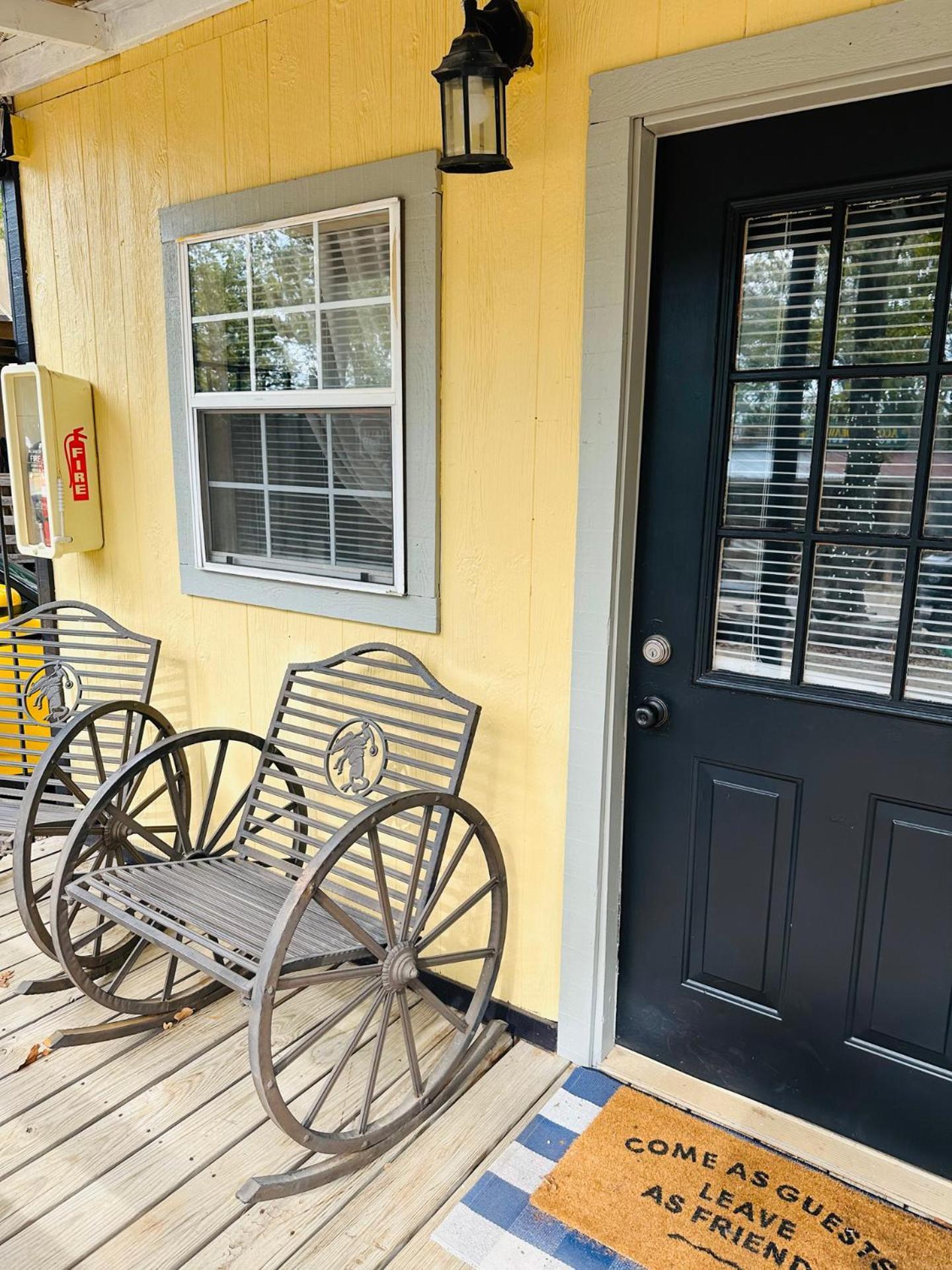Acorn Hideaways Canton Rustic Old West Frontier Suite Exterior photo